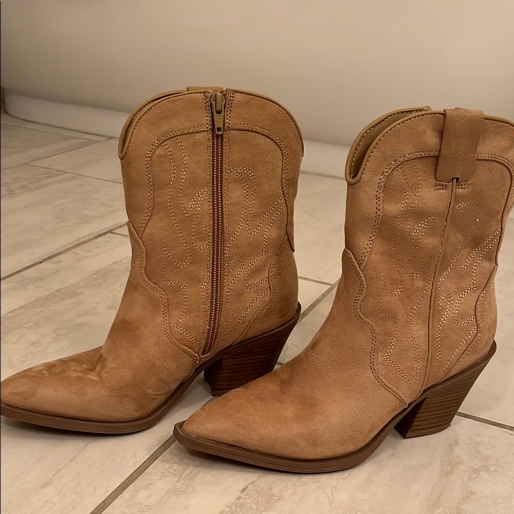 Universal Thread Tan Heeled Boots with Western Silhouette